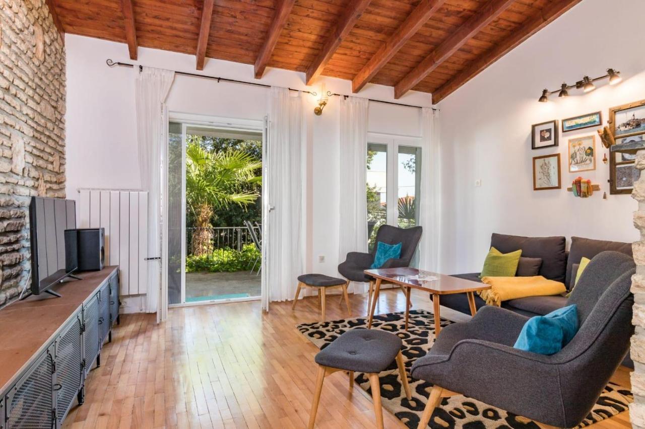 Beautiful With Five Bicycles Included Apartment *