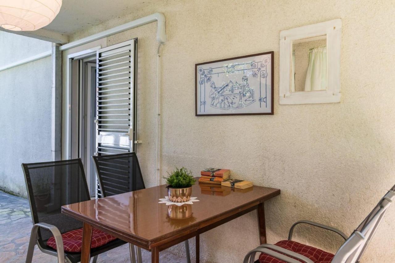 Beautiful With Five Bicycles Included Apartment